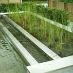 Contours d’un étang et lame d’eau en inox brossé (Amé-061)